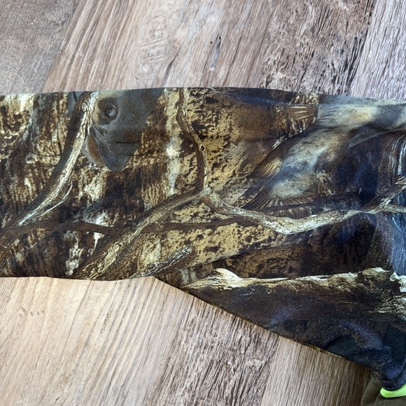 Fishouflage Men's Catfish Camo Cool Mornings Hoodie Size Large - Picture 3 of 5